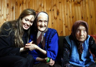 Η πρώτη σκηνοθετική απόπειρα της Angelina Jolie στα Βαλκάνια